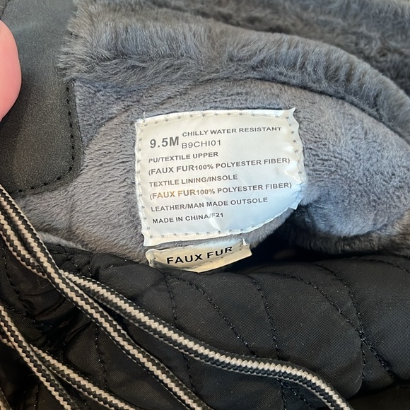 Like new JBU snow boots - Picture 6 of 6